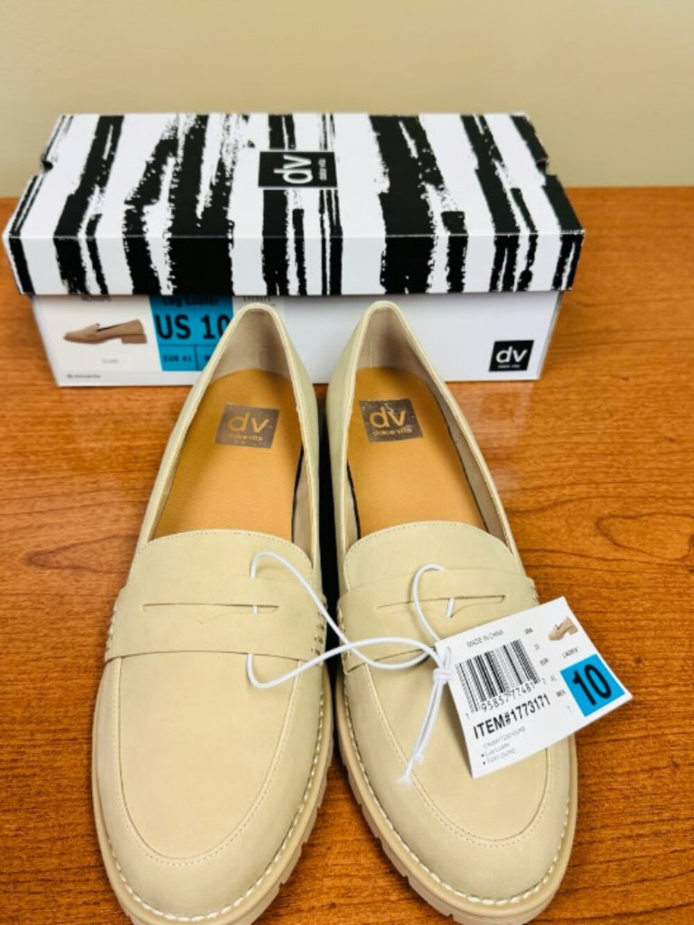Dolce Vita Lug Loafer Crisp in Dune color